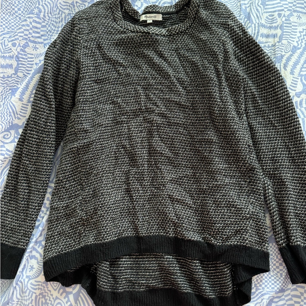 Madewell black and white sweater (sorry I don’t have a steamer 🙂‍↔️)